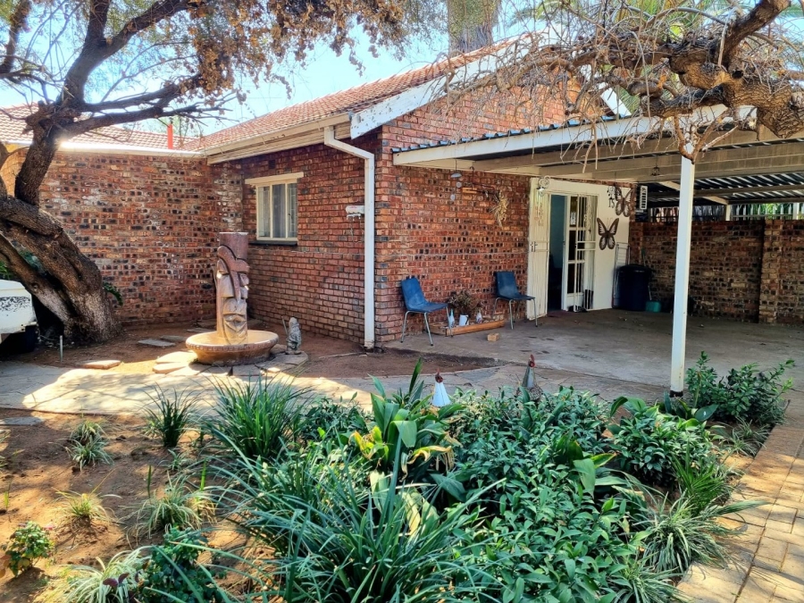 3 Bedroom Property for Sale in Rhodesdene Northern Cape